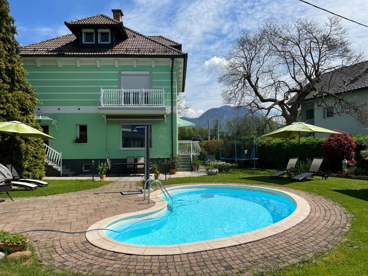 Vila Lesce With Heated Outdoor Pool Exterior photo